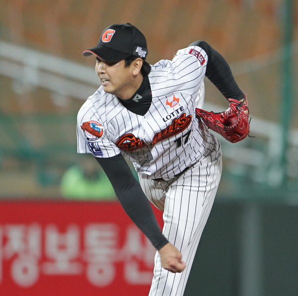 심수창선수의 역투장면